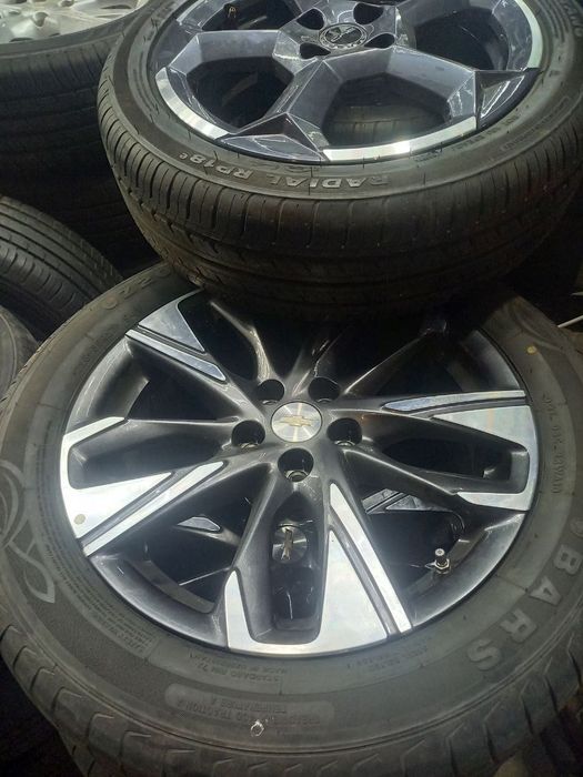 BU/U Tracker Premier Diska Bars 215/55R17