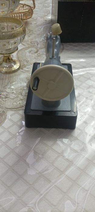 Sotiladi qiz bolalar uchun oʻyinchoq tikuv mashinasi