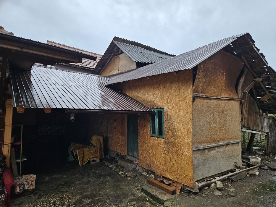 Teren cu casa de vanzare