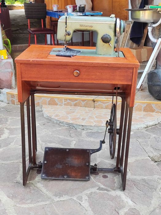 Стара шевна машина