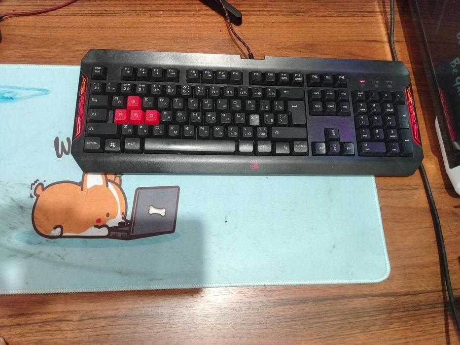 Продам коврик и клавиатуру