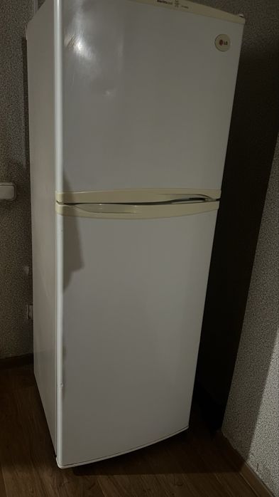 Продам холодильник