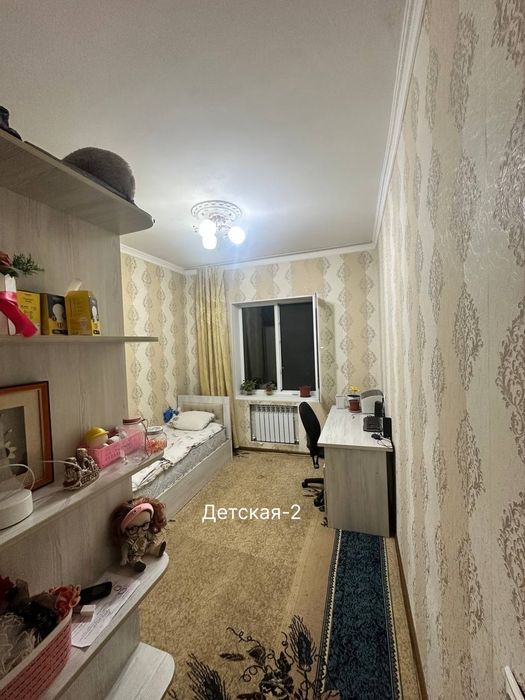 Продаётся 4-комнатная квартира в центре города