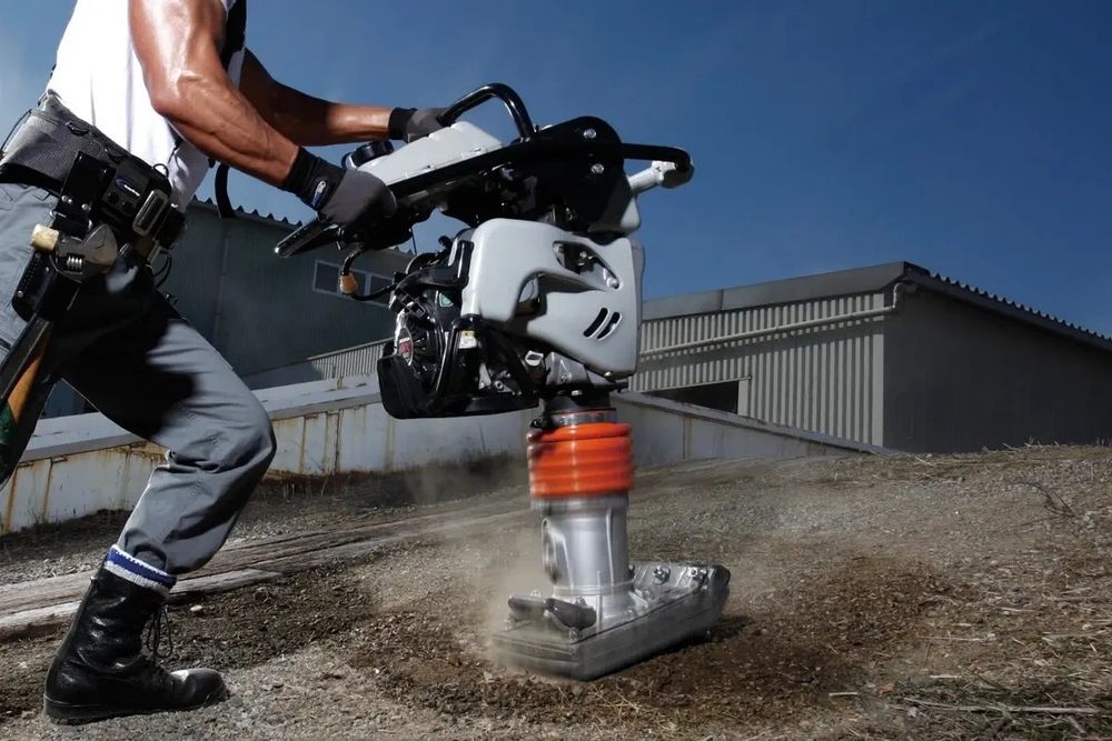 Inchiriez / inchirieri mai compactor / placa vibranta / betoniera / motoburghiu / vibrator beton/ drujba beton / talpa compactoare