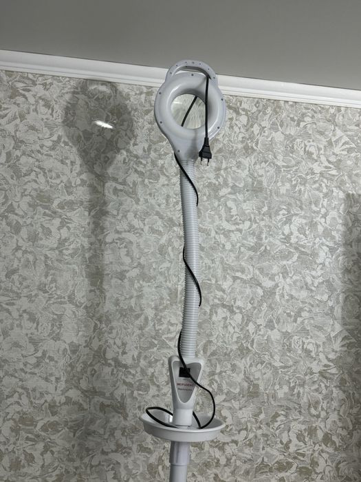 Продам лампу с лупой