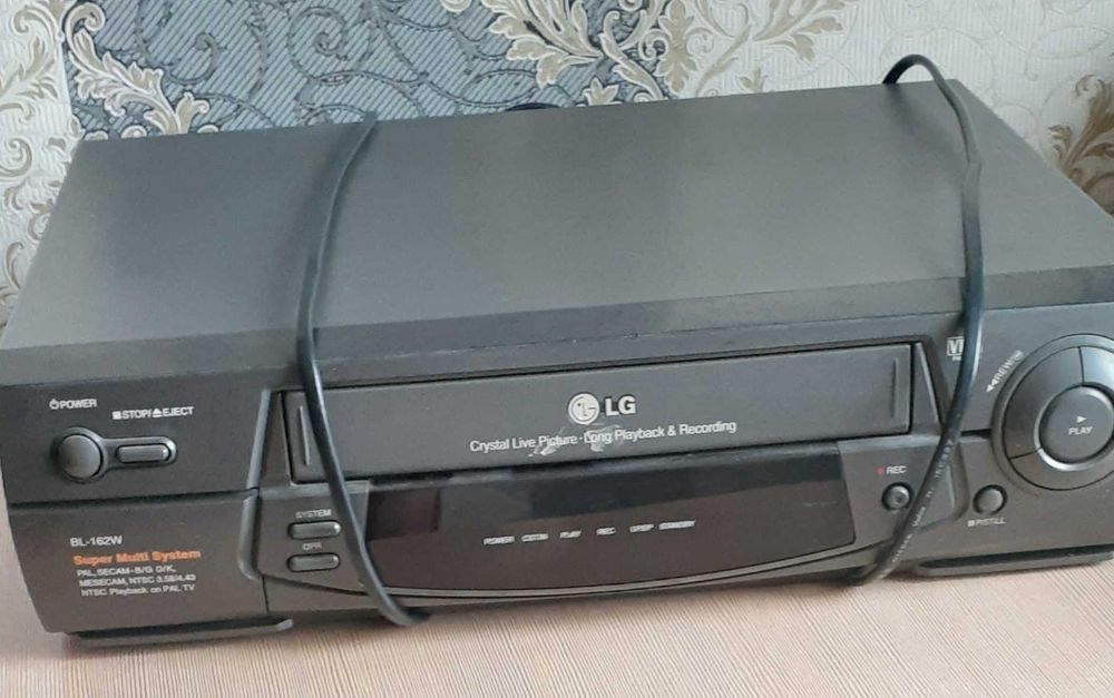 Продам видеомагнитафоны и видеоплейер