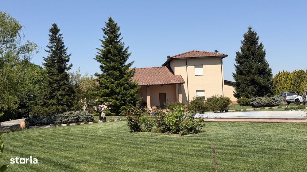 Casă rezidențială cu piscină și garaj, 7 camere