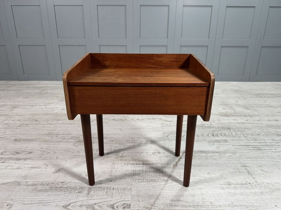 Винтидж нощно шкафче Д1146