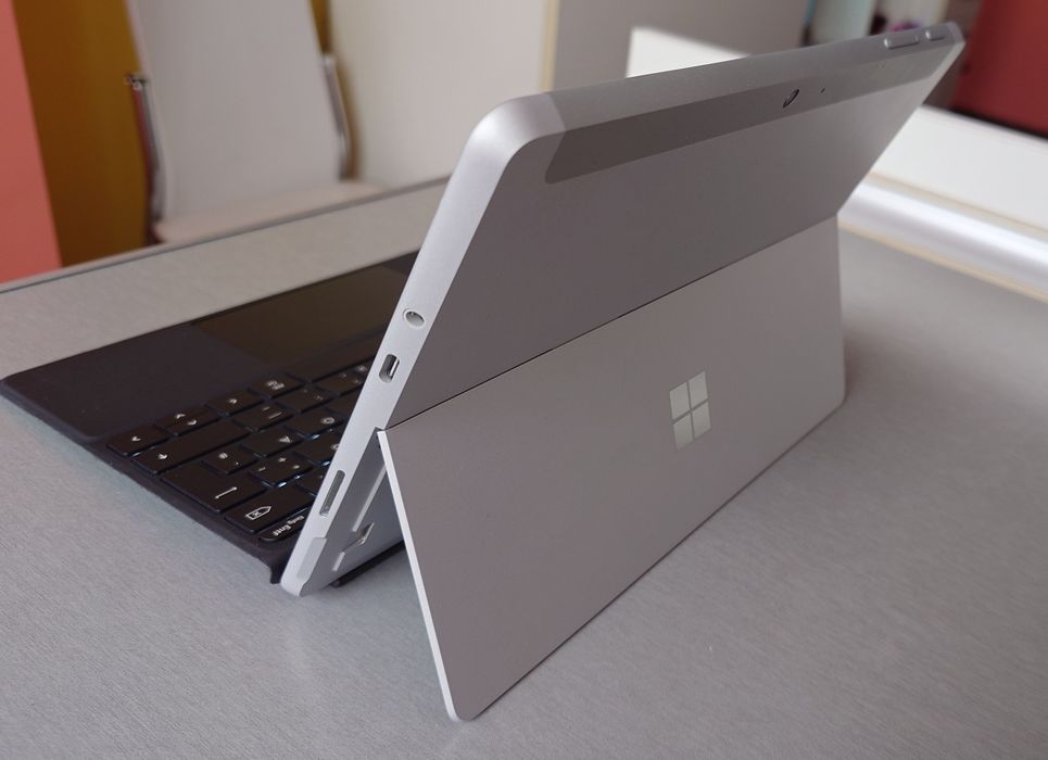 Таблет-лаптоп Microsoft Surface Go 2 128GB SSD, 8GB RAM