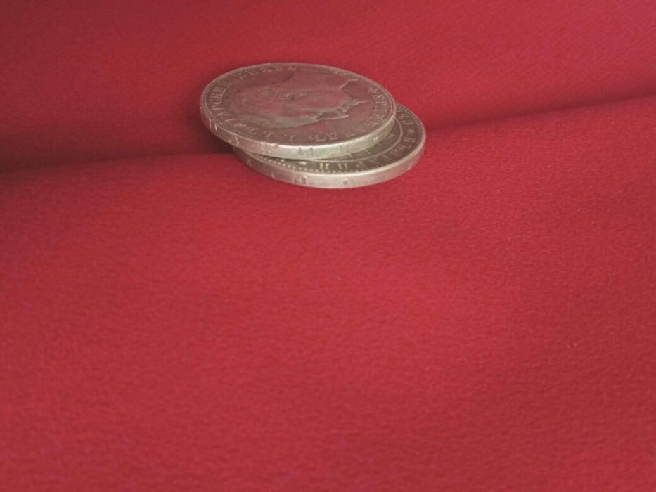 Продавам две петолевки- неистински