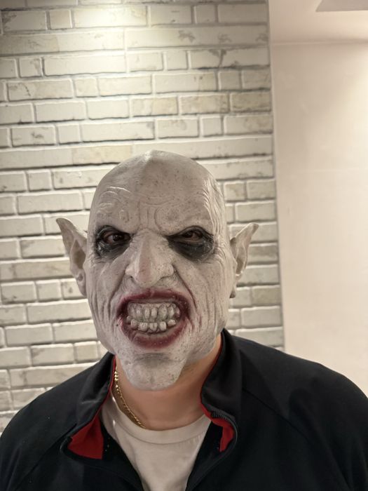 Карнавални костюми и маски