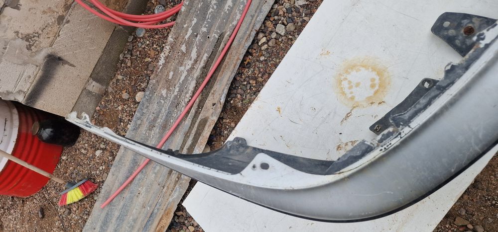 Бампер на тойота Карина Е