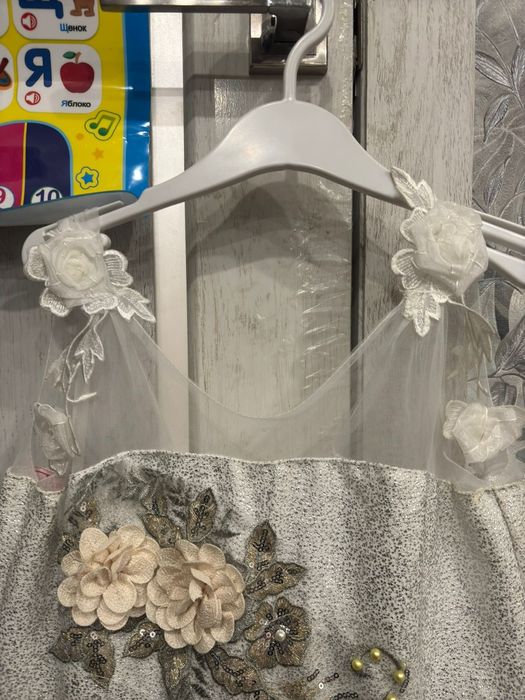 Нарядное платье на девочку