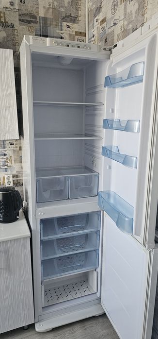 Холодильник Бирюса 2м.