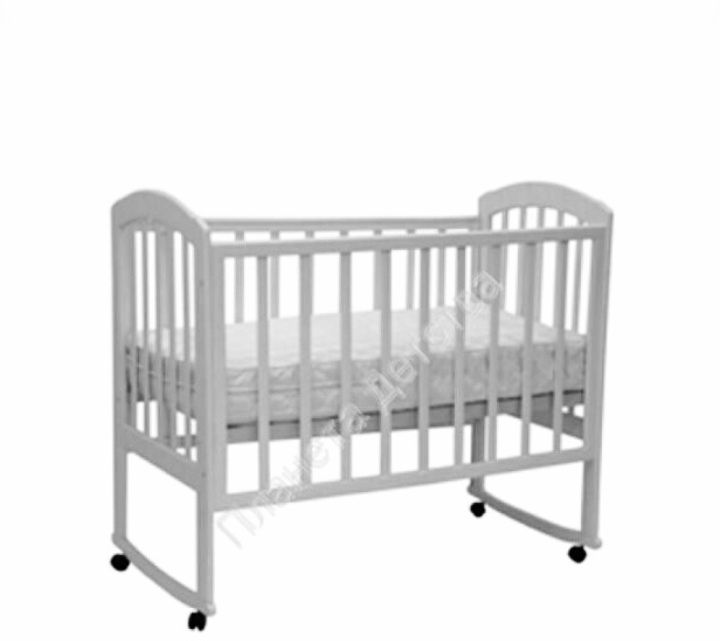 Детская кроватка, стульчик для кормления и ходунки