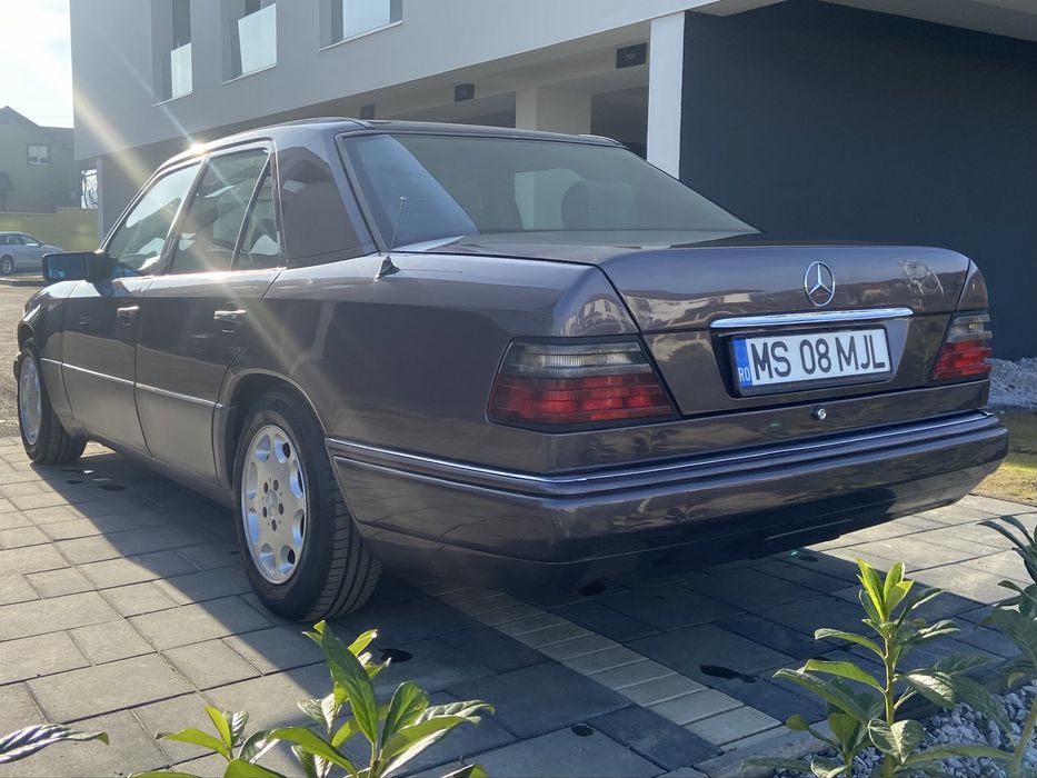 Mercedes-Benz W124