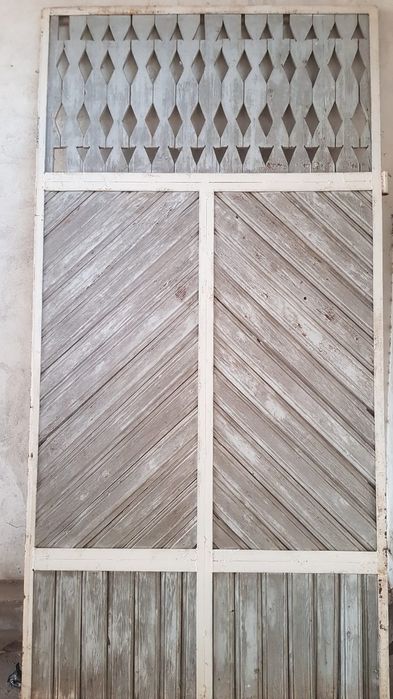 Дарвоза сотилади