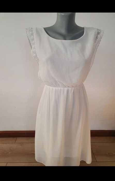 Rochie alba de vara, marimea S-M, pret 30 lei
