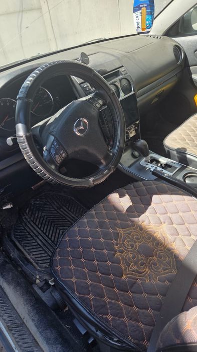 Автомобиль мазда
