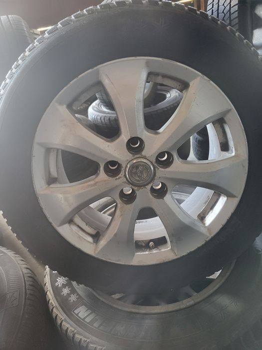 R16 Toyota Camry