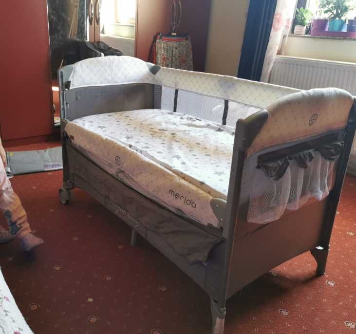 Patut pliabil Chipolino Merida mocca cu laterala culisanta + saltea