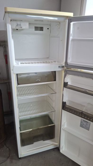 Продам холодильник