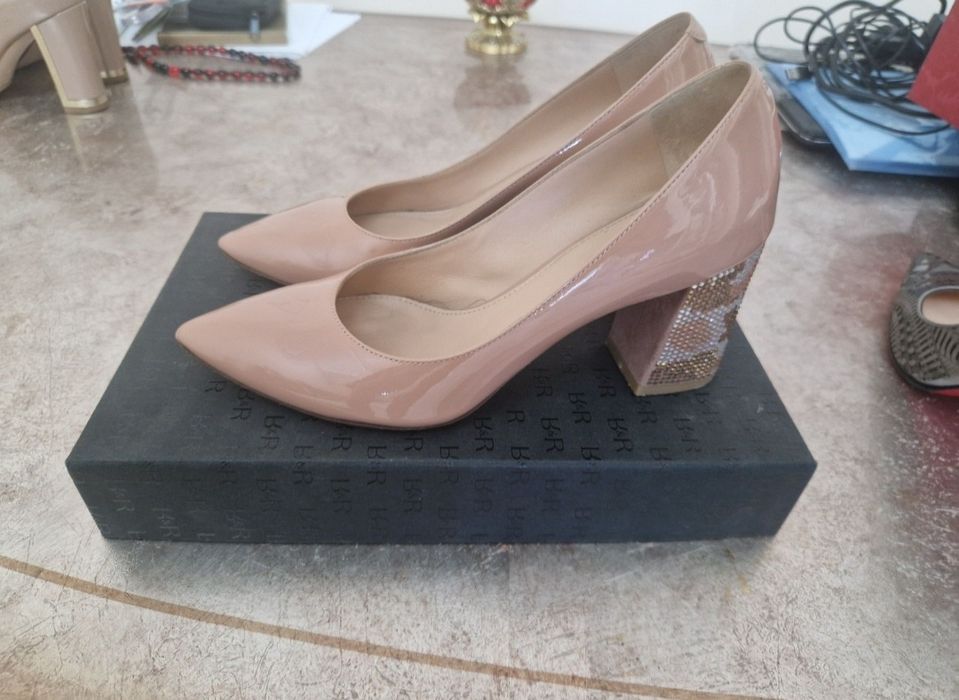 Продам женскую туфли