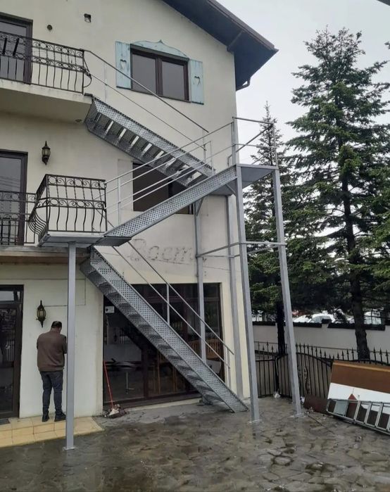 Confectionam scarii metalice zincate exterioare și pentru incendii , p