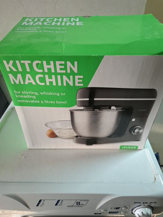 Roboti bucatarie noi