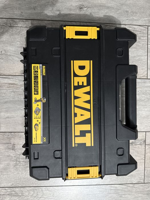 Продам шуруповерт Dewalt