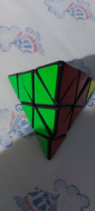 Piramida kubik rubik