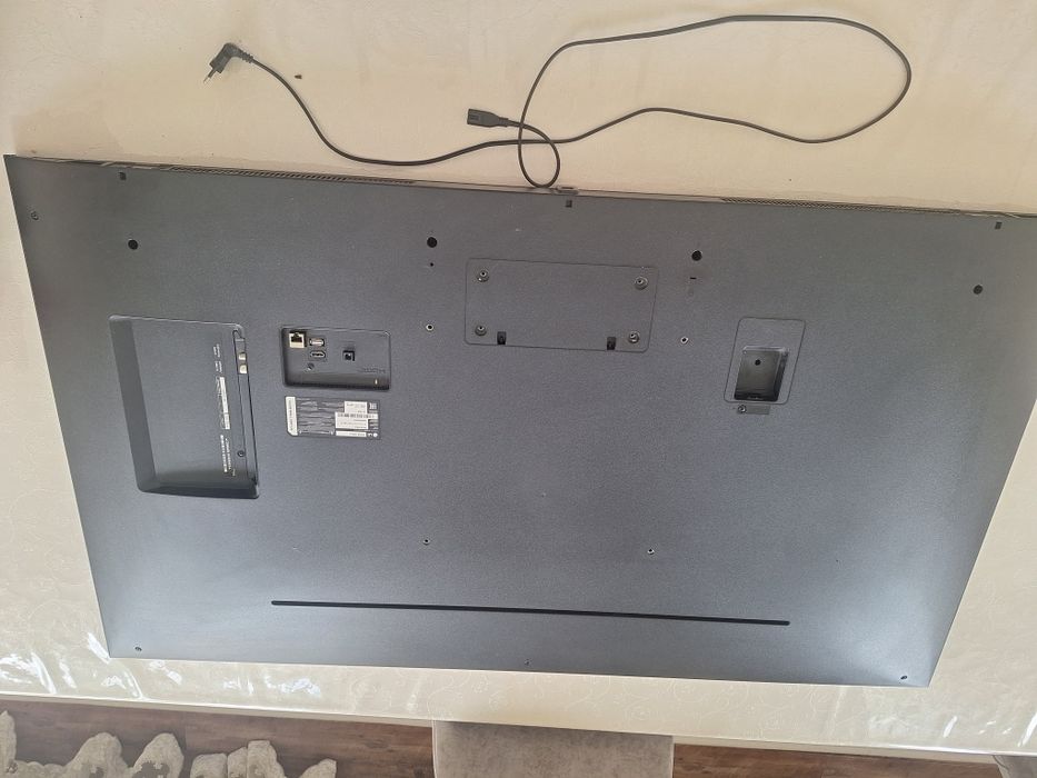 Продам smart TV LED LCD телевизор (4K UHD).
