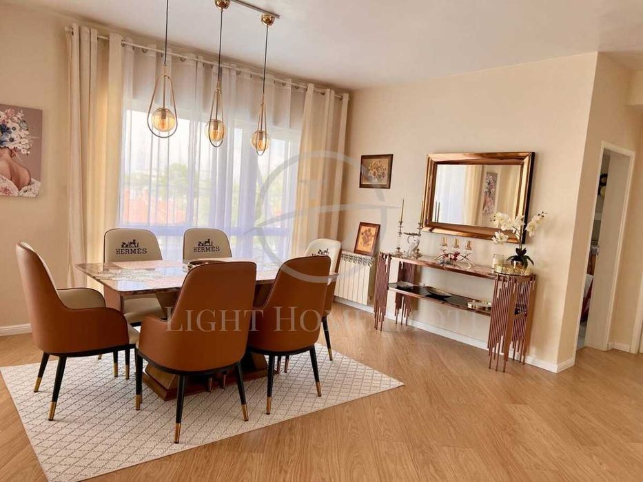 Продава се Тристаен апартамент в Пловдив, Център - 120 кв.м за 2500 €/кв.м - Снимка #4