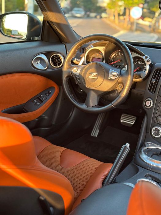 Se vinde Nissan 370Z .