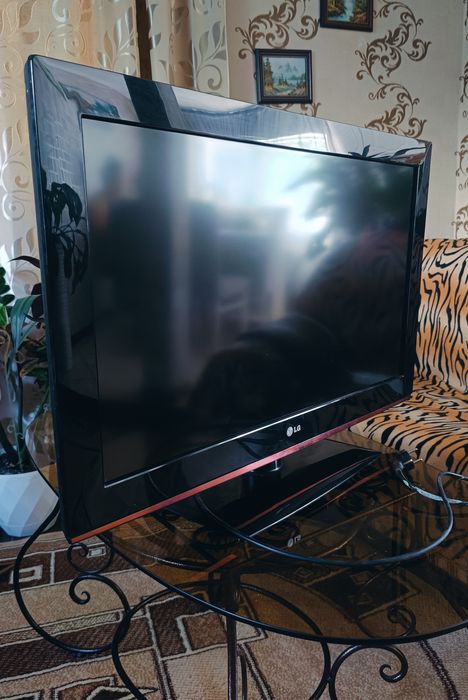 Телевизор LG 2011 года, Б/У