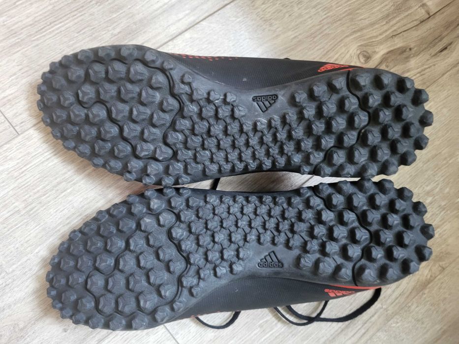 Adidasi fotbal noi marimea 38