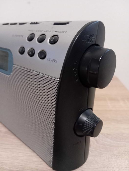 Преносимо радио с цифров тунер