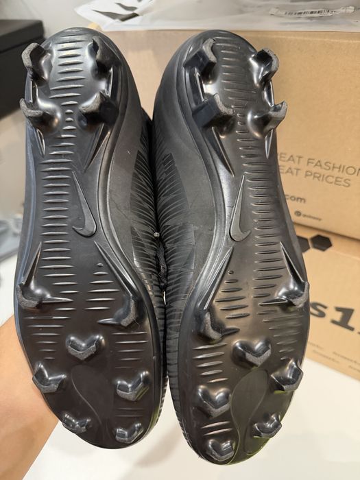 Бутонки за футбол, NIKE.