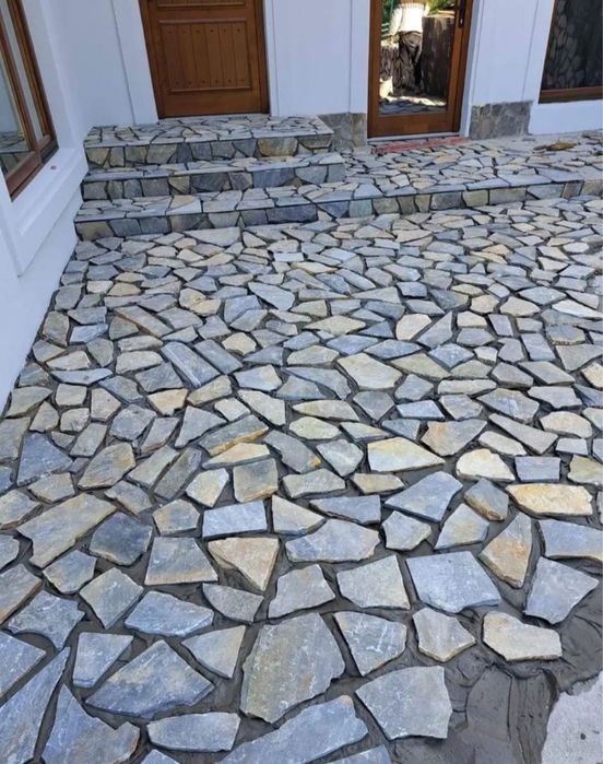 vand si montez pavaj din piatra naturala