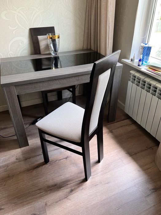 Продам стол и стулья