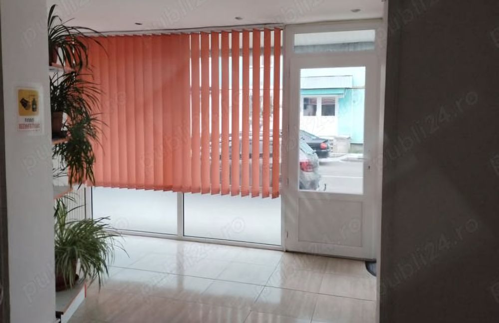 Apartament la parter transformat in spatiu comercial