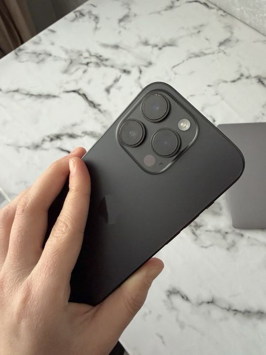 Продам айфон 14 про