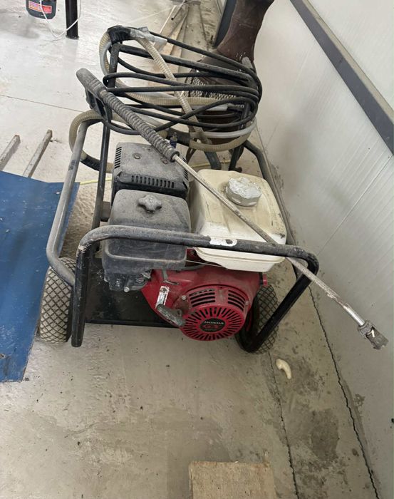 De inchiriat compactor /drujba beton / generator 110/220 / turbojet