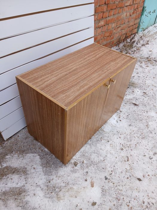 Б/у тумбочка и эконом панели.