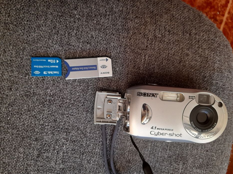 Продавам фотоапарат SONY Cuber-shot (made in Japan)