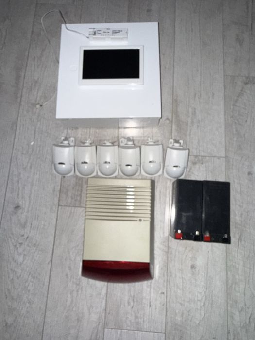 Sistem Alarmă Paradox SP7000+, tastatura TM70,modul IP