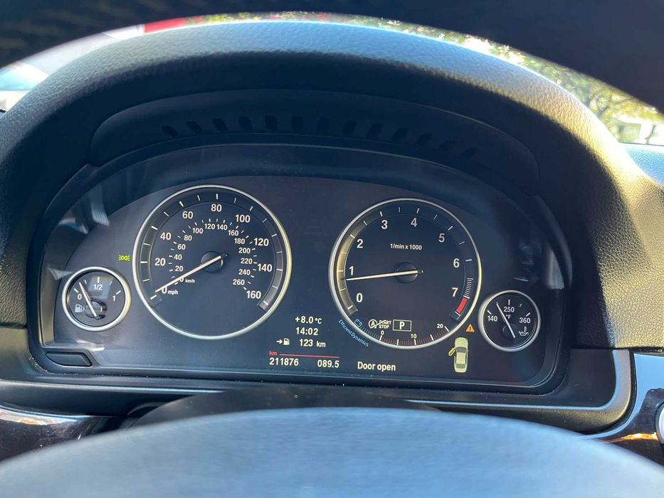 Продавам БМВ 528i 245к.с. M-PERFORMANS много добро състояние.