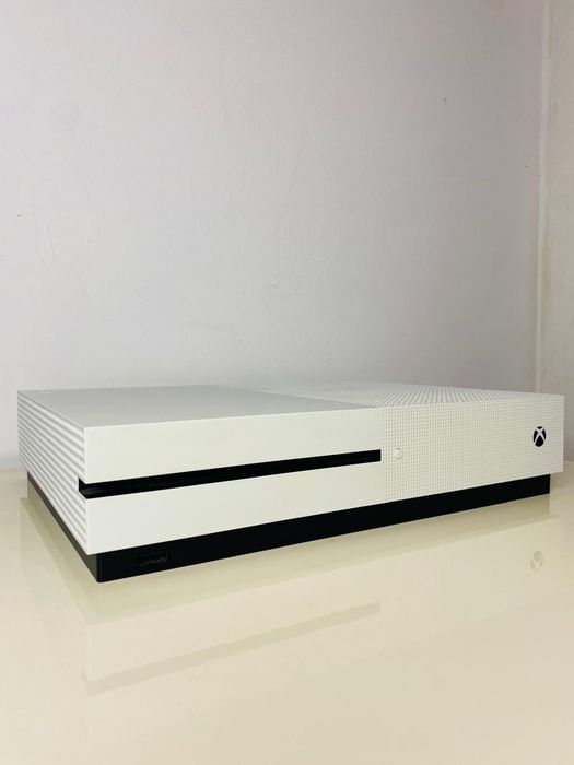 Xbox one S 1TB .
