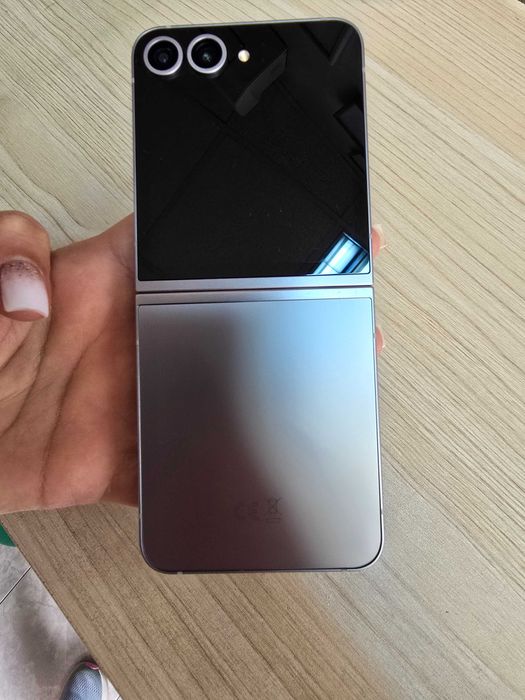 Смартфон Samsung Galaxy Z Flip6