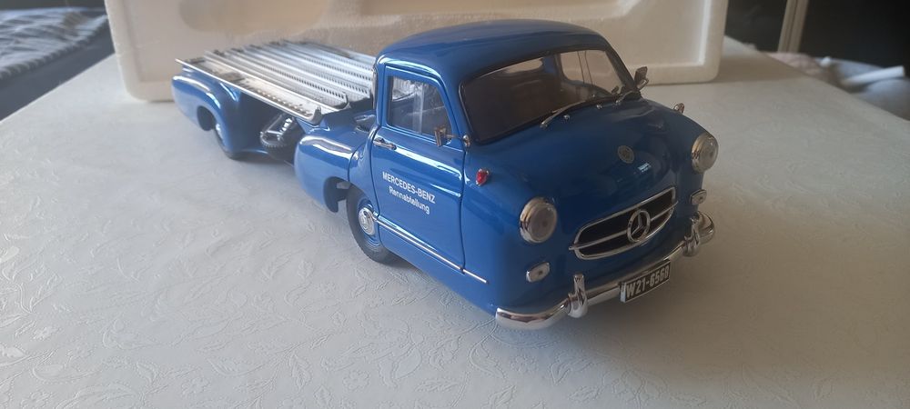 CMC Mercedes Benz  Renntransporter 1:18
